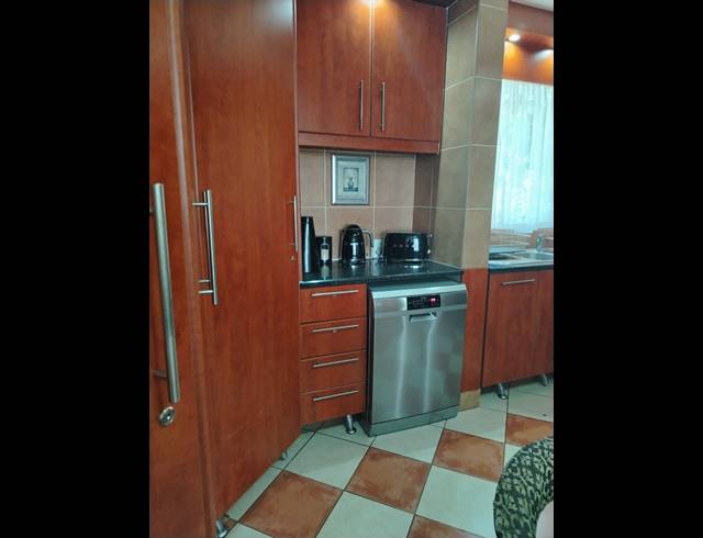 3 BEDROOM APARTMENT FOR SALE IN LENNOXTON